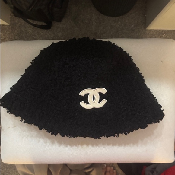 CHANEL BUCKET HAT - Picture 5 of 5